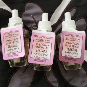 Bath and Body Works Pink Petal Tea Cake Wallflower